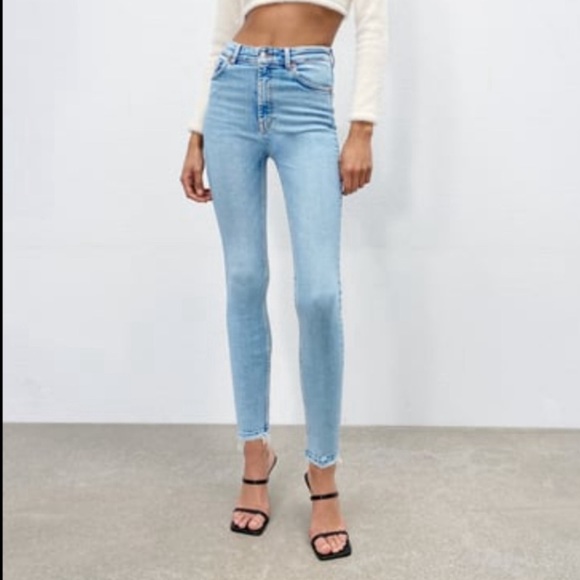 ZARA High Rise, Light Wash Skinny Jean, Raw Hem, Size EU 40/US 8/MEX 30 - Picture 1 of 7
